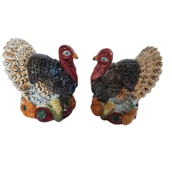 ❌SOLD❌Turkey Salt & Pepper Shakers - Picture 1 of 10